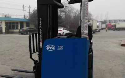 Khám Phá Xe Nâng Kệ Reach Truck BYD – Tối Ưu Hóa Quản Lý Kho Và Vận Hành